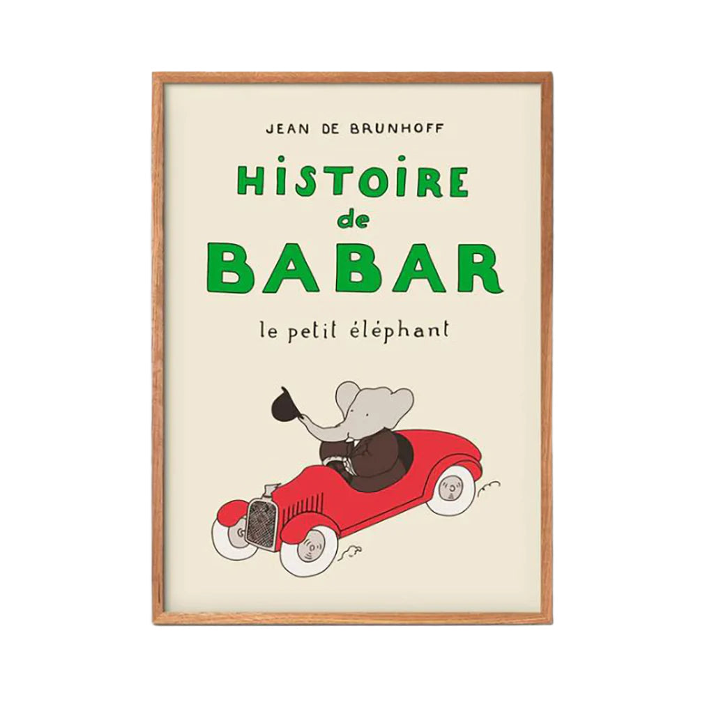 Babar plakat med elefant i rød bil og grøn tekst: Historie de Babar
