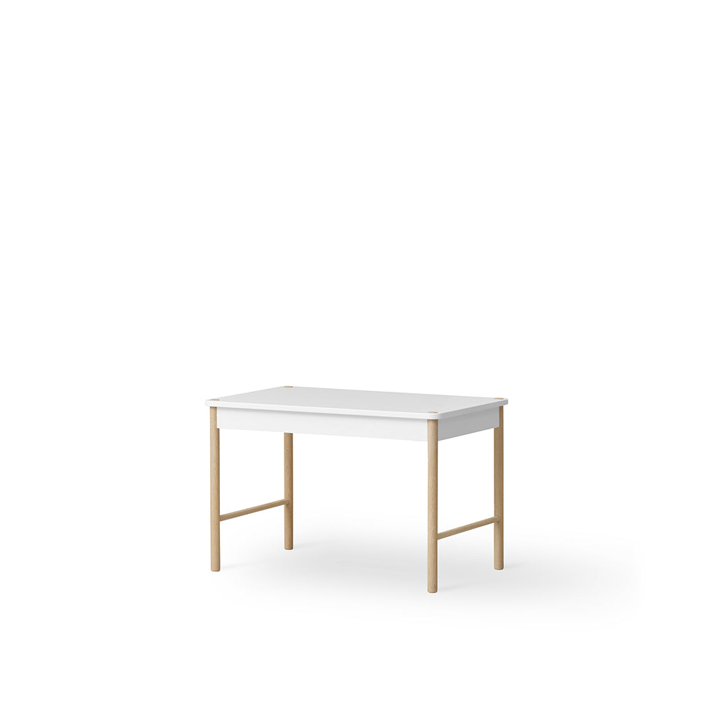 Oliver Furniture, Camp toddler legebord – Hvit / Eik
