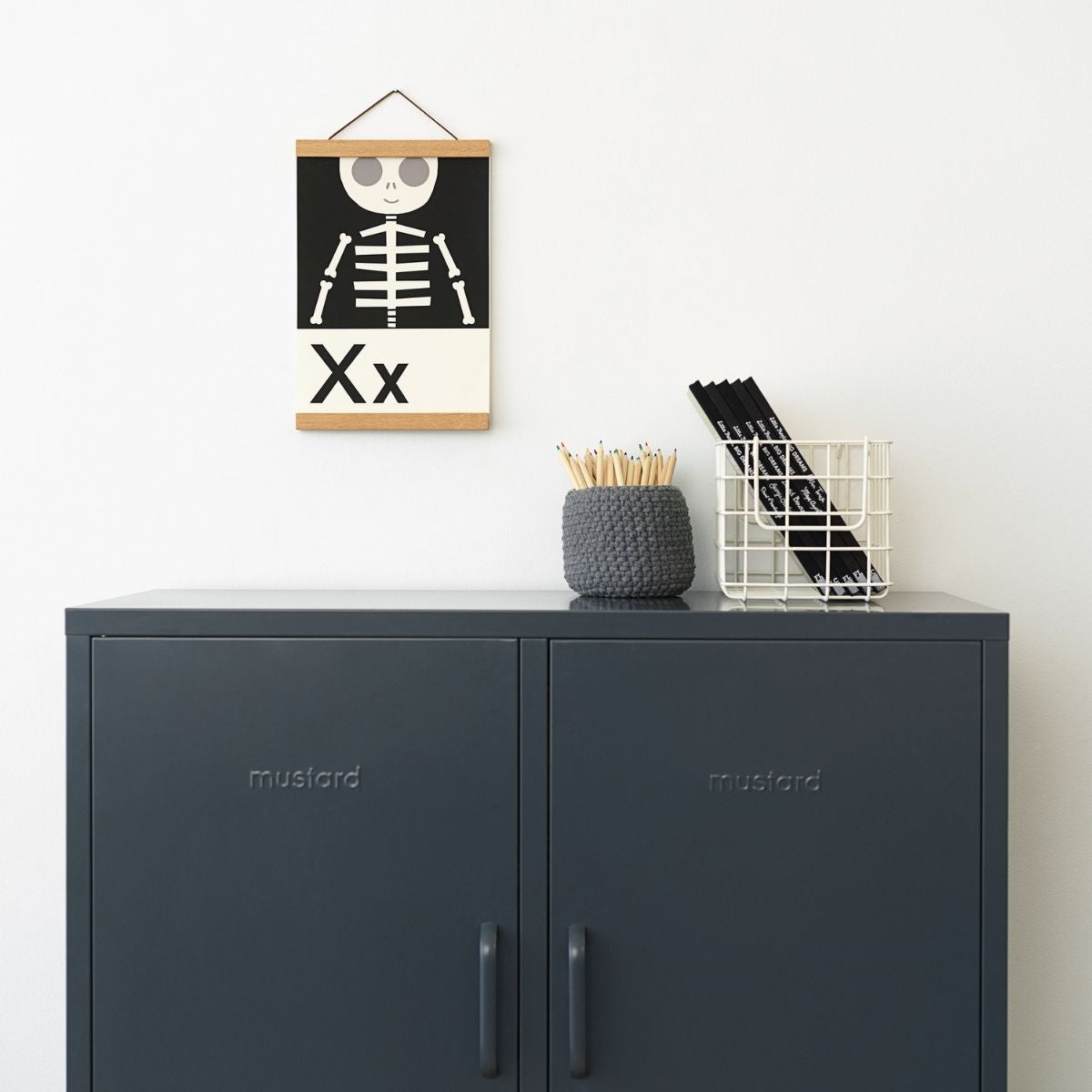 Mustard Made The Midi skap, Slate