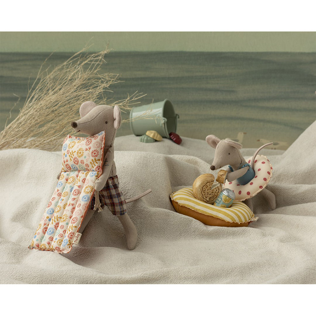 Maileg Strandmus med luftmadrass, far - Blomster