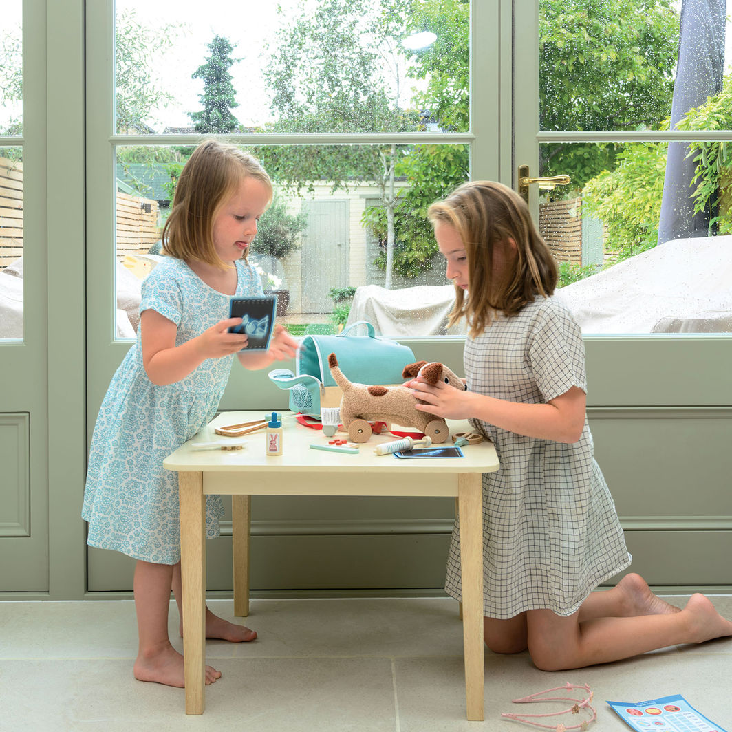 Tender Leaf, Dyrlægeveske