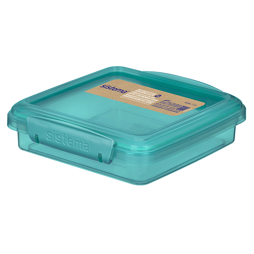 Sistema Sandwich Box to Go i farven Teal Stone, set fra en vinkel med label