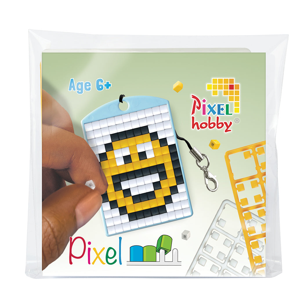 Pixel mosaic startset nøglering med glad emoji motiv
