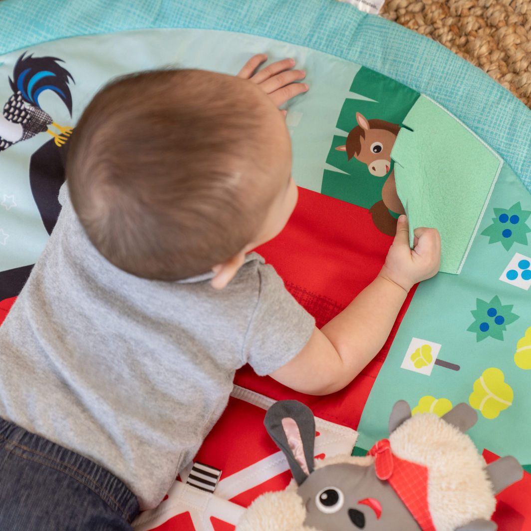 BABY Einstein Happy Harvest™ aktivitetsteppe med sanseopplevelser