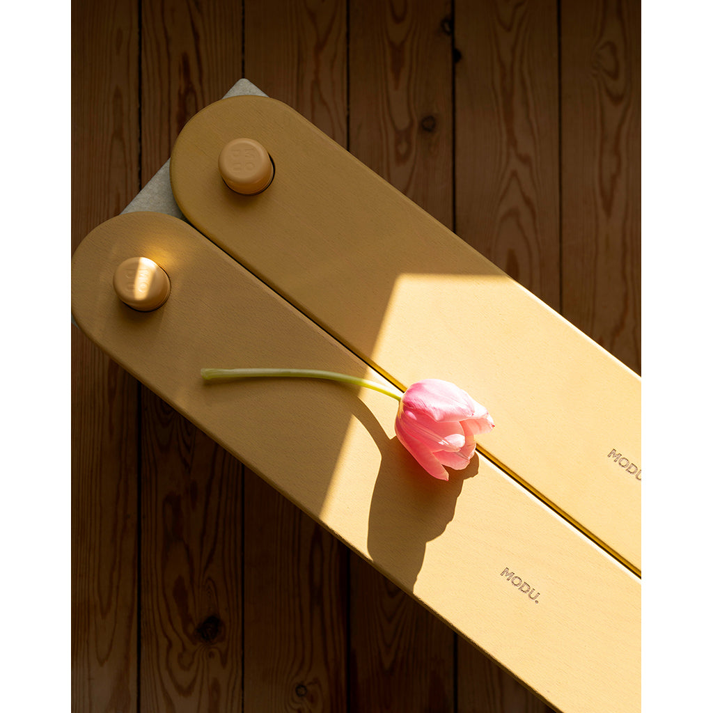 Modu Beams, balansebom i tre, aktivitetsleketøy - Sand grey/ Honey yellow