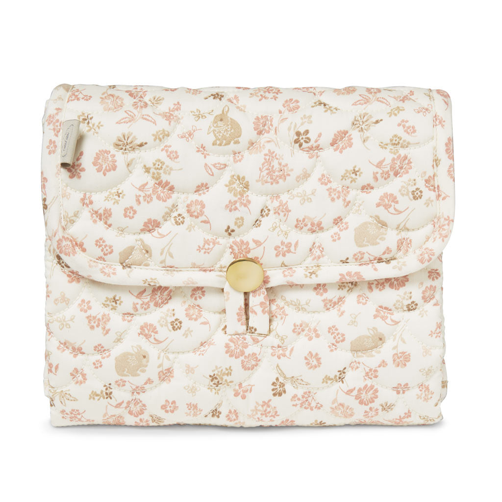 Cam Cam pusleunderlag, Quilet - Augusta med floral print og kaninmotiv