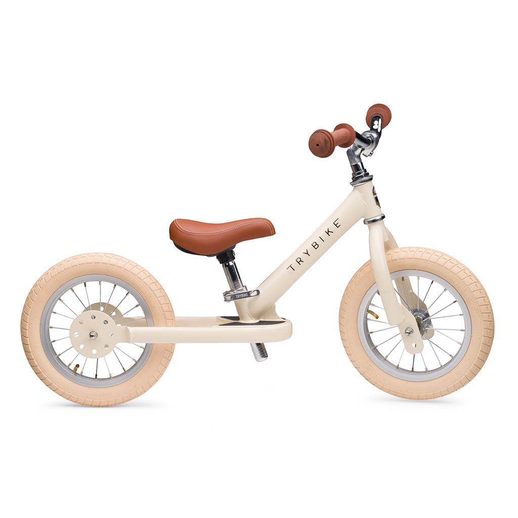 Trybike løbecykel, vintage creme retro look med brun saddel og håndtag.