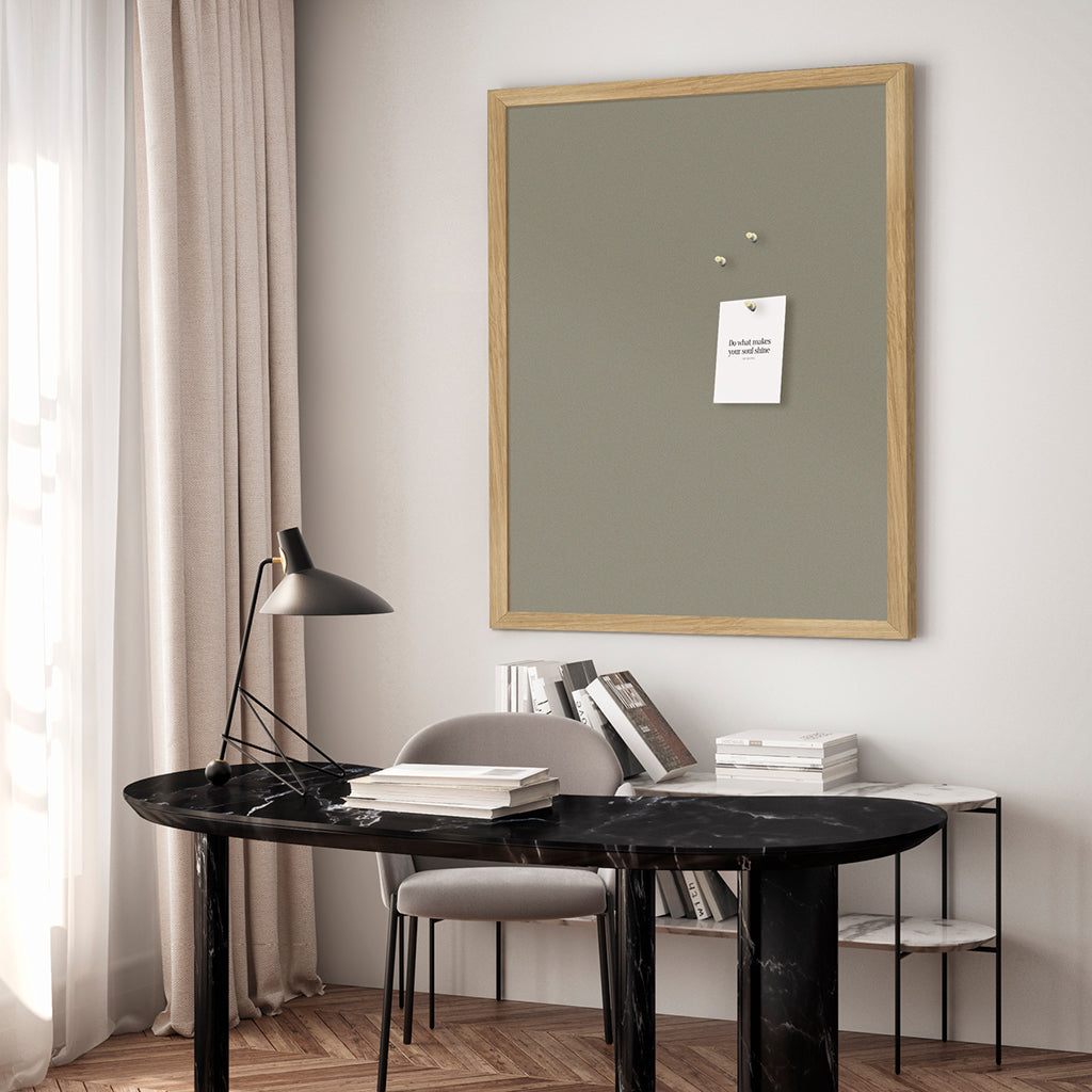 Oppslagstavle med ramme i eik, Green Symphony 62 x 42 cm