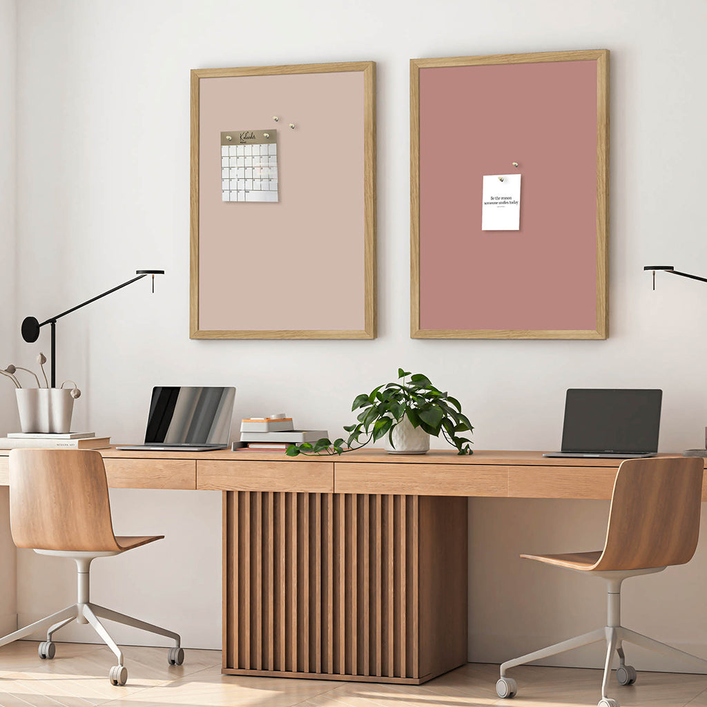 Oppslagstavle med ramme i eik, Soft Blush – 62 x 42 cm