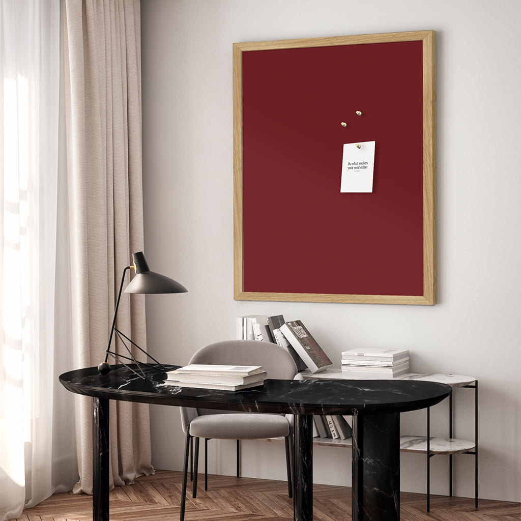 Oppslagstavle med ramme i eik, Pinot Noir – 62 x 42 cm