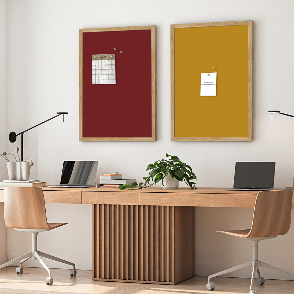 Oppslagstavle med ramme i eik, Pinot Noir – 62 x 42 cm