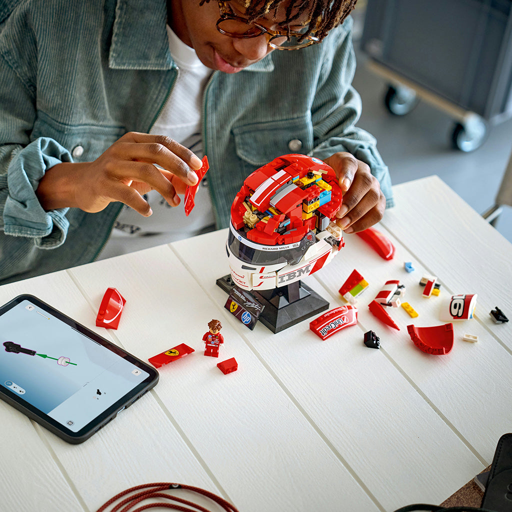 LEGO® Editions Scuderia Ferrari HP Charles Leclerc-hjelm