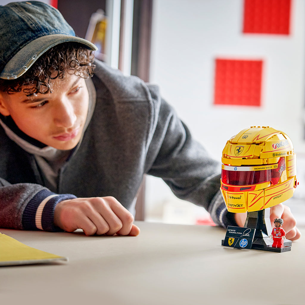 LEGO® Editions Scuderia Ferrari HP Lewis Hamilton-hjelm