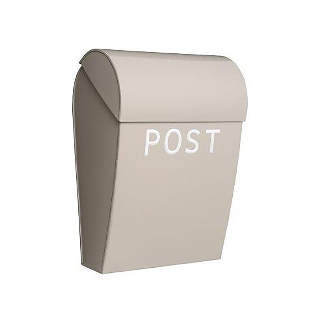Bruka Design sandfarvet postkasse med hvid POST tekst til børneleg