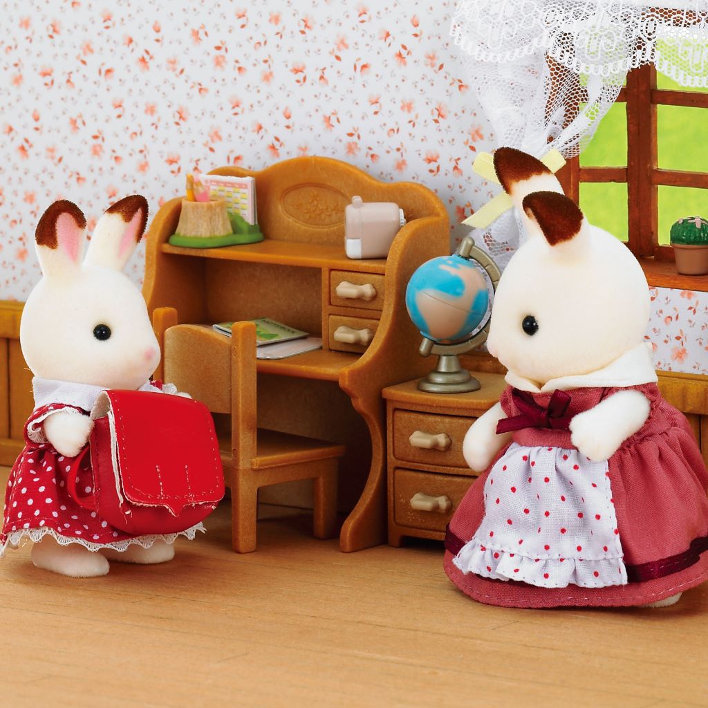 Sylvanian Families Søster Chokoladekanin og tilbehør til skoleleg
