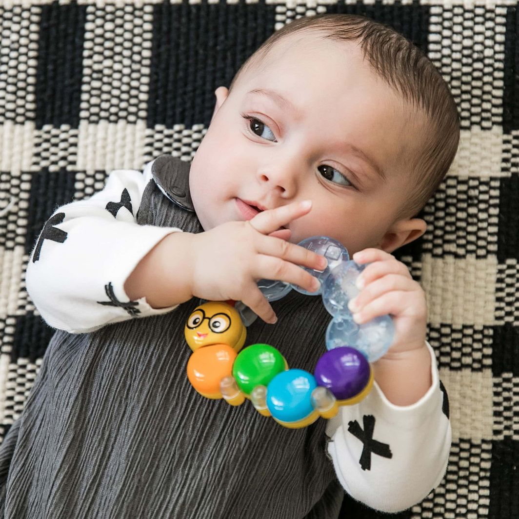 BABY Einstein vann-bitering, Larve
