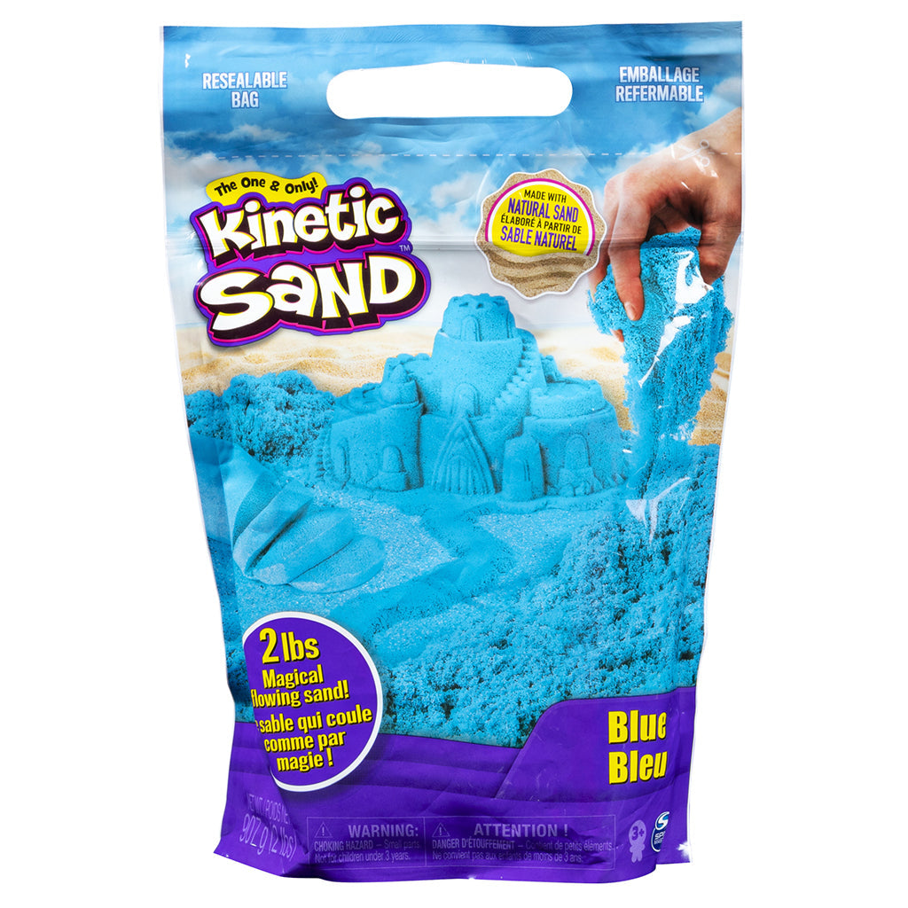 Blå Kinetic Sand pakket i pose til magisk og kreativ leg.