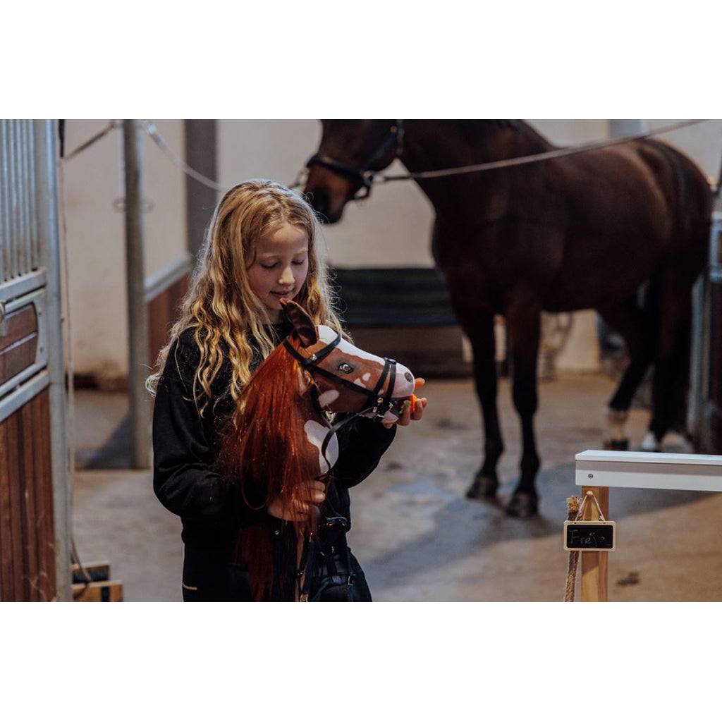 By Astrup Kjepphest, Coco - Rødbrun/hvit