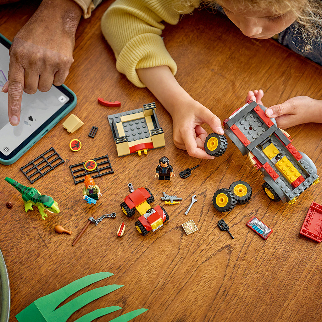 LEGO® Jurassic World Ung T. rex-transportvogn