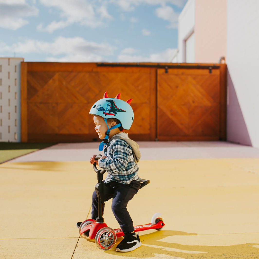 Micro Hjelm, 3D Scootersaurus - Str. M (5-8 år)