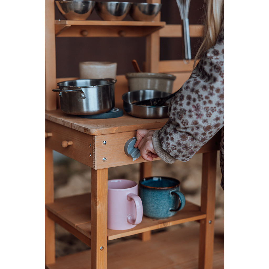 Mamamemo Mudkitchen, utekjøkken i tre for lek med gjørme