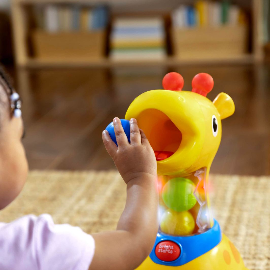 Bright Starts Babyleketøy med lys og lyd, Spinnin’ Spots Giraffe™ Ballspill