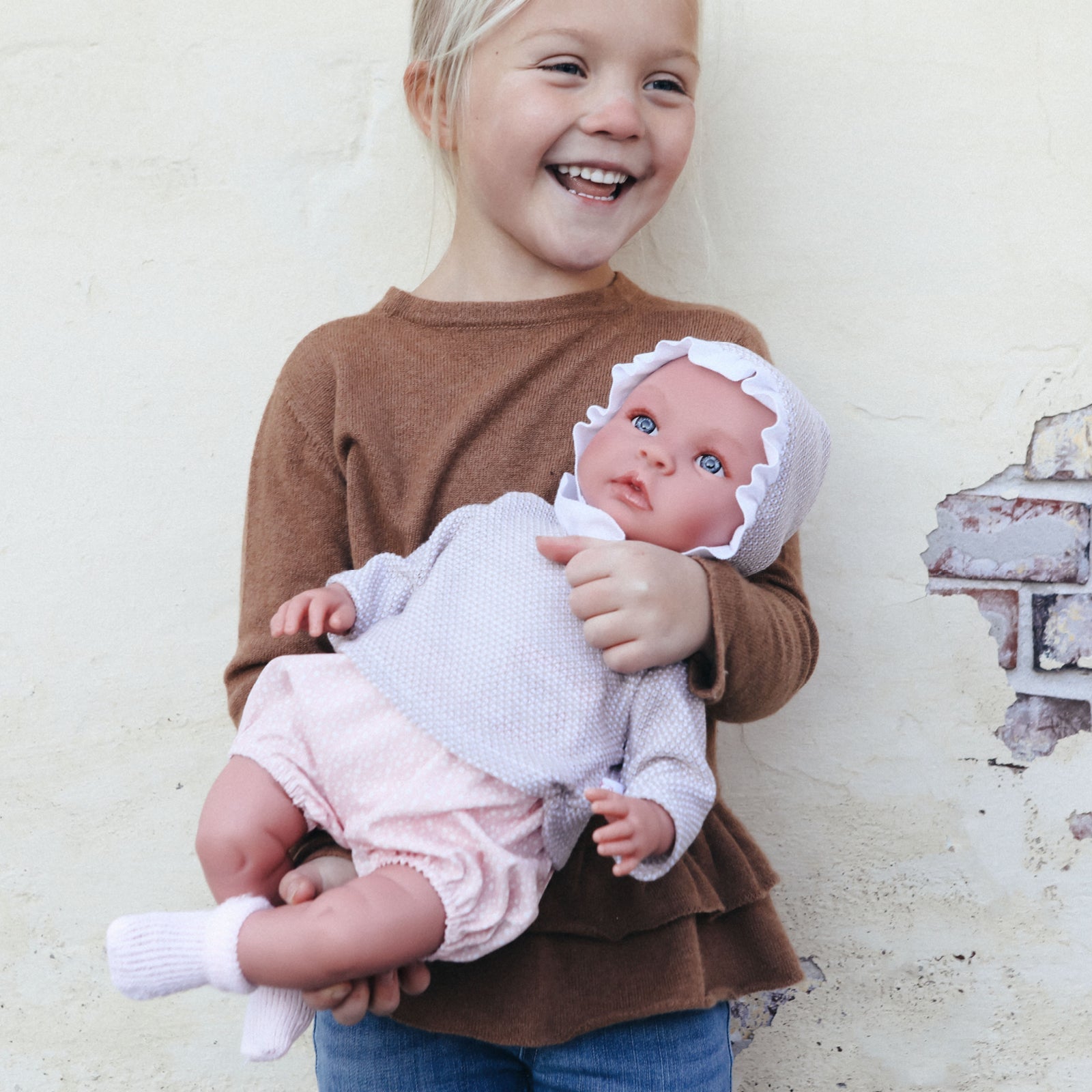 Así Leonora babydukke, 46 cm - Rosa mamelukker og beige genser