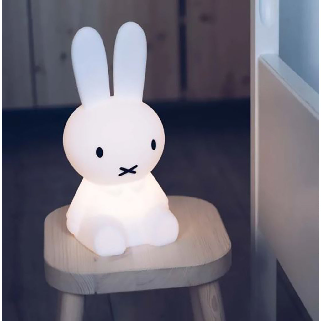 Mr Maria Miffy First Light natlampe i blød silikone, 30 cm