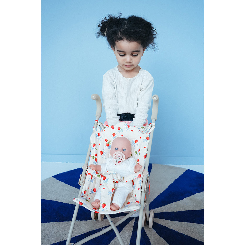 Konges Sløjd Coco dukke og klapvogn i gaveeske - fås kun hos Lirum Larum Leg