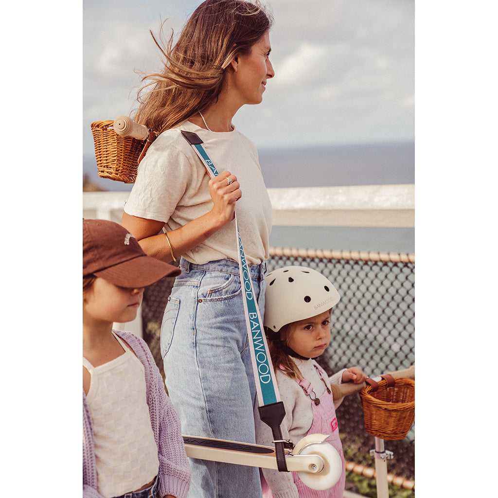 Banwood Carry strap, bærestropp til skateboard, sparkesykkel og løpesykkel – Cream