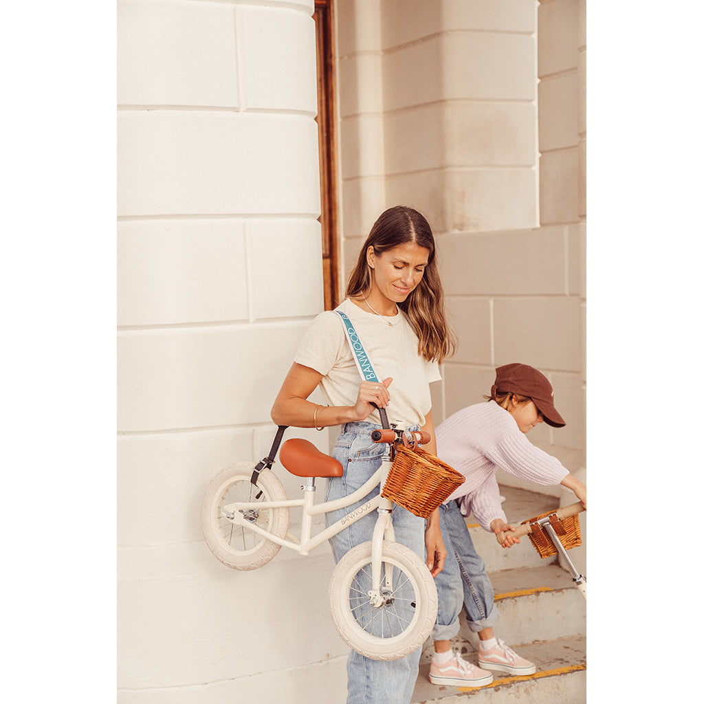 Banwood Carry strap, bærestropp til skateboard, sparkesykkel og løpesykkel – Cream