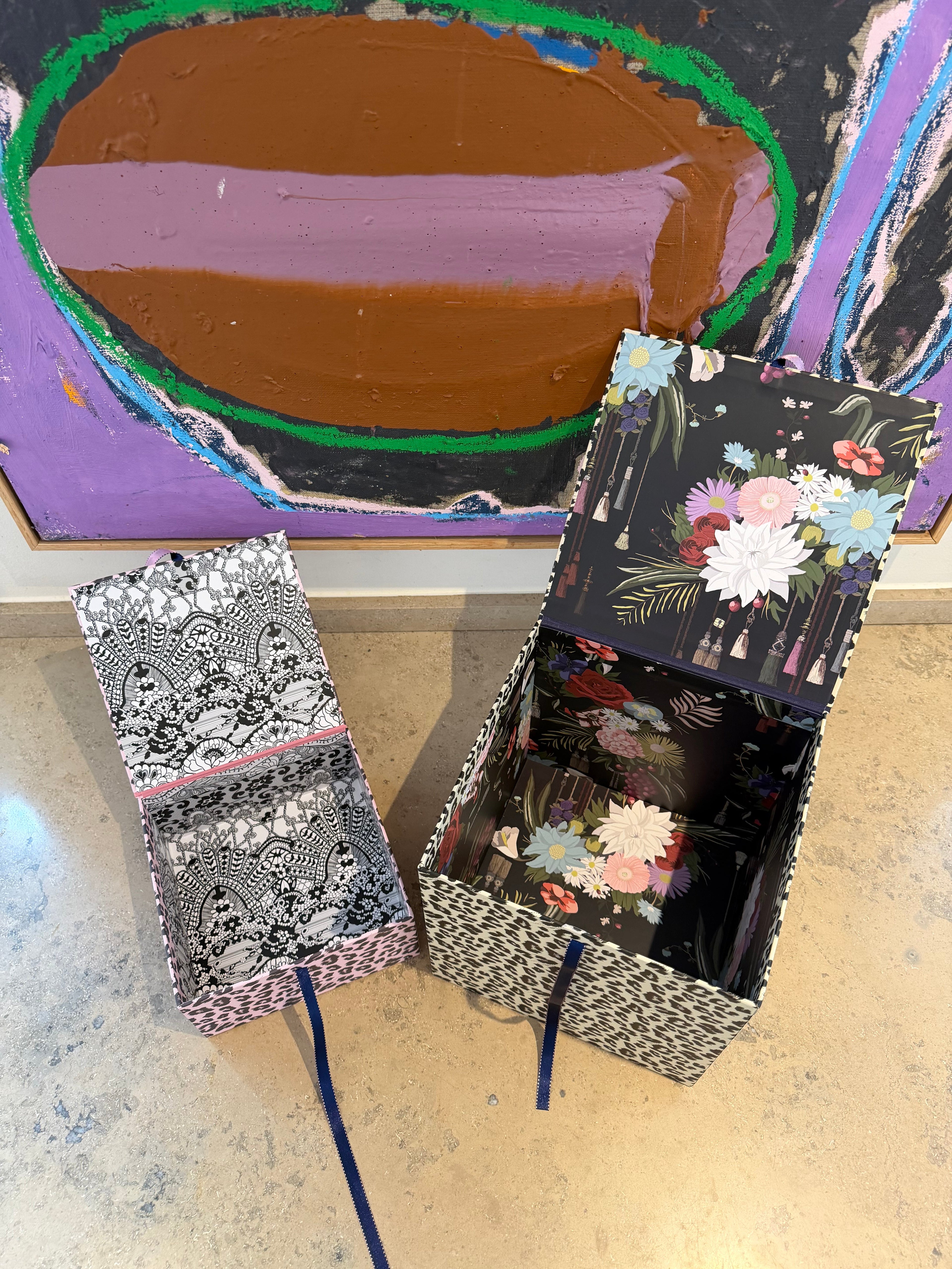 Daisy Boxes, Small Box - Leo black/rose