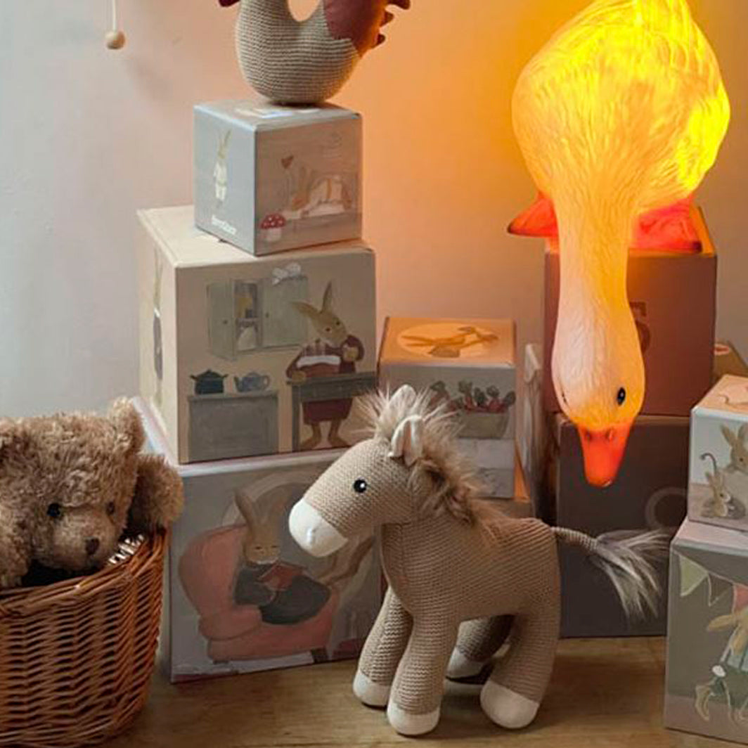 Heico lampe til barnerommet, And som ser ned