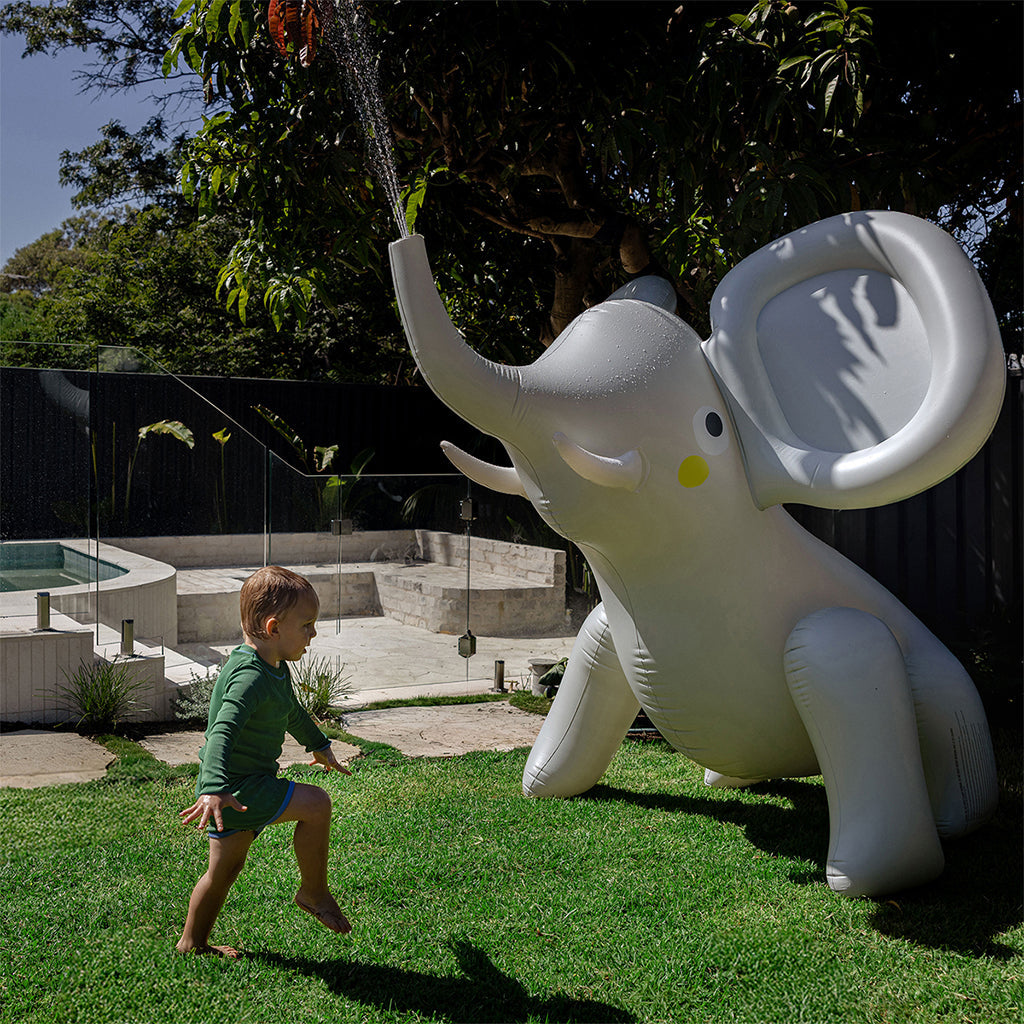 Sunnylife gigantisk oppblåsbar sprinkler, Eli the Elephant