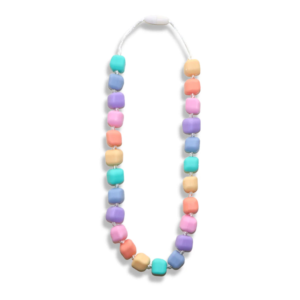 JellyStone Designs Prinsessen på ærten tyggehalskæde med pastelfarvede perler
