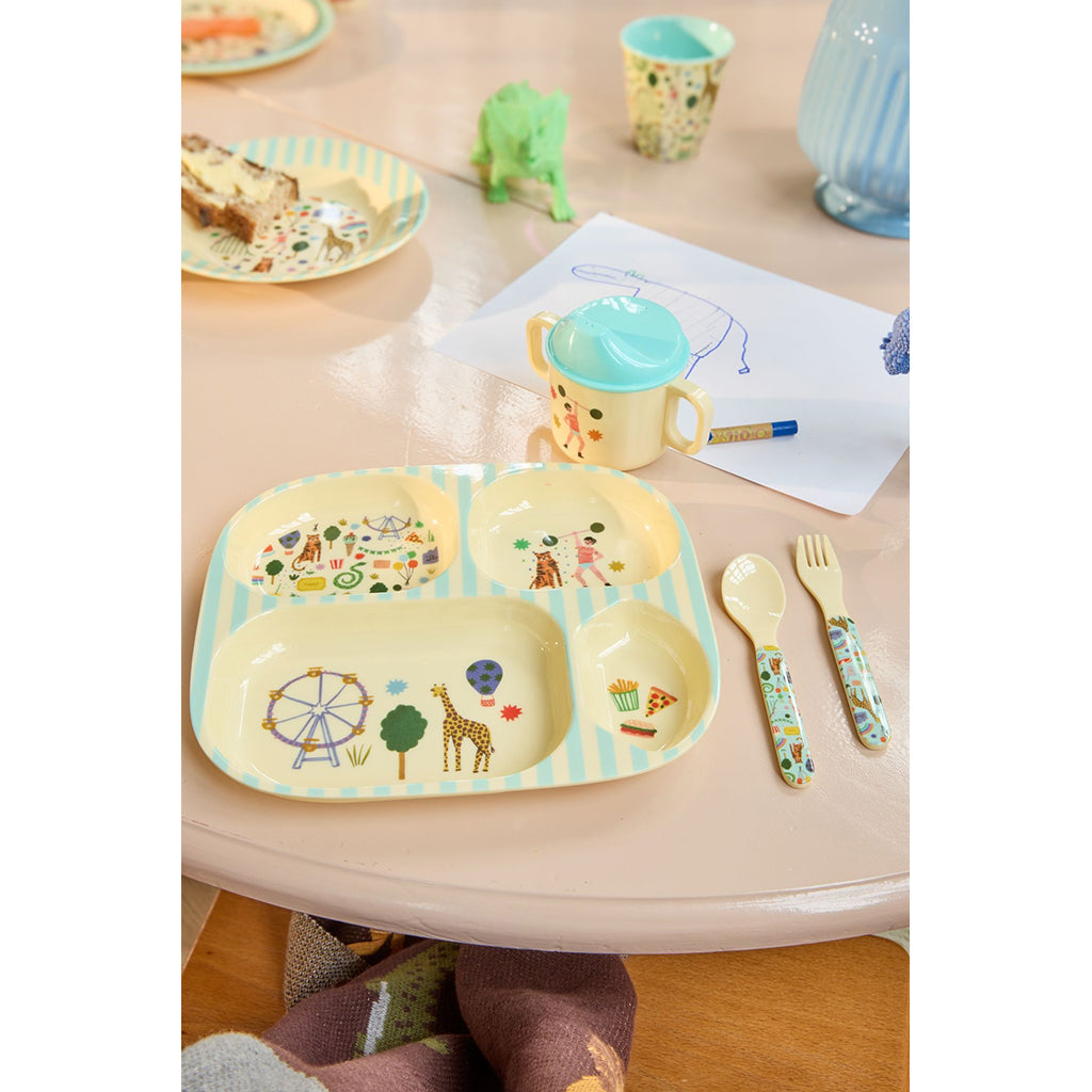 Rice 4-delt barnetallerken i melamin, Fun Fair print - Mint