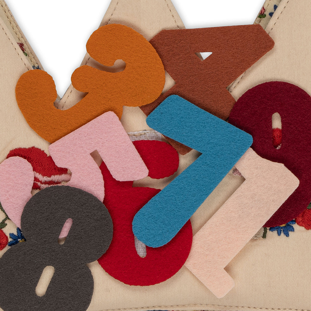 Konges Sløjd Birthday crown, stoffkrone m. filttal, Flower - 1-10 år