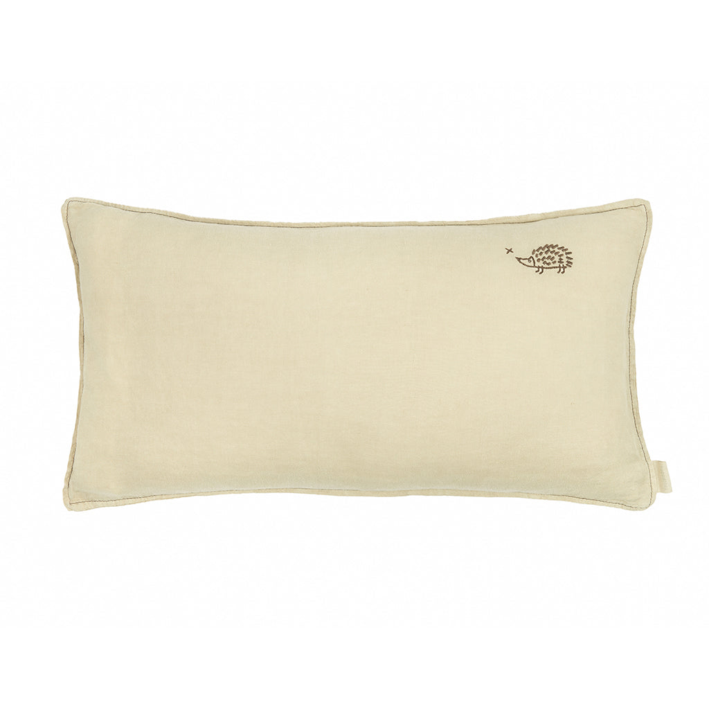 grøn Nobodinoz pude af vasket hør med broderet pindsvin 50x30 cm