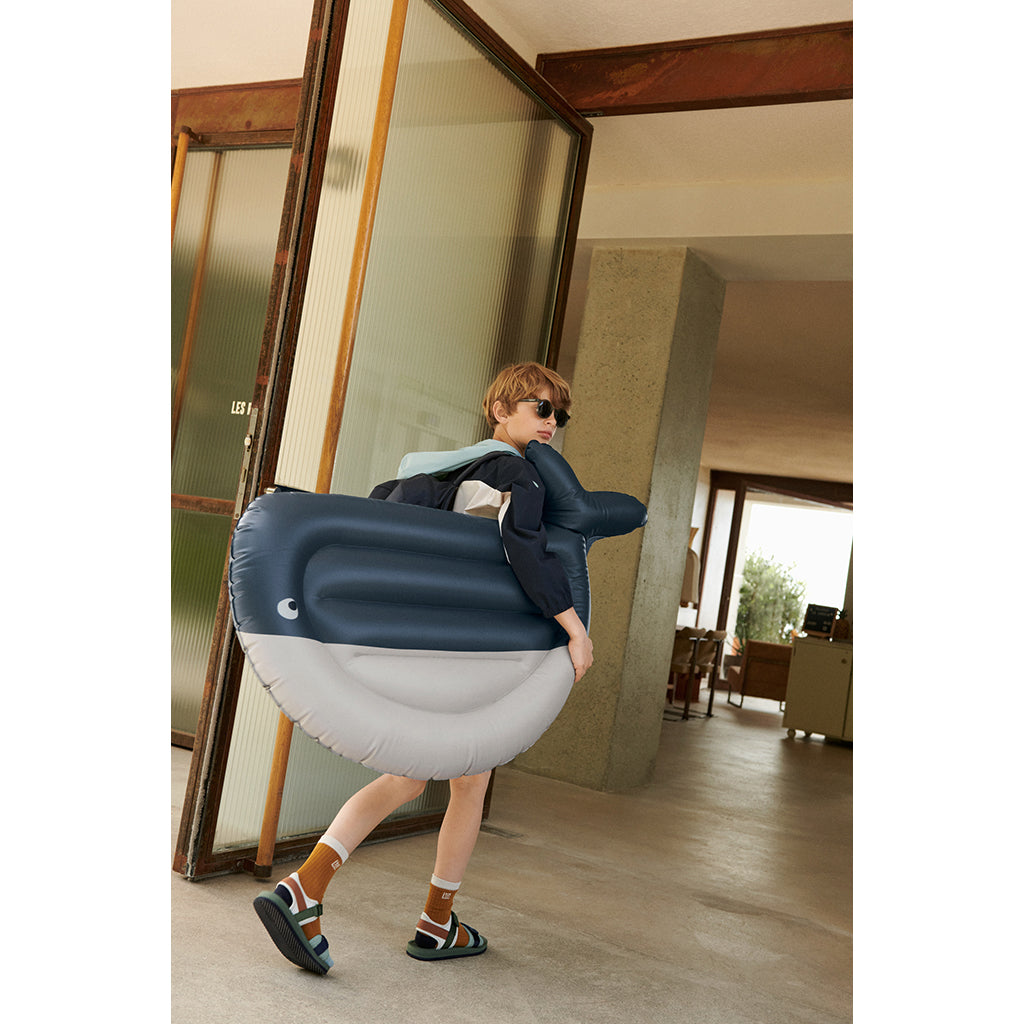 Liewood badeleke, Adalyn luftmadrass, hval - Whale blue