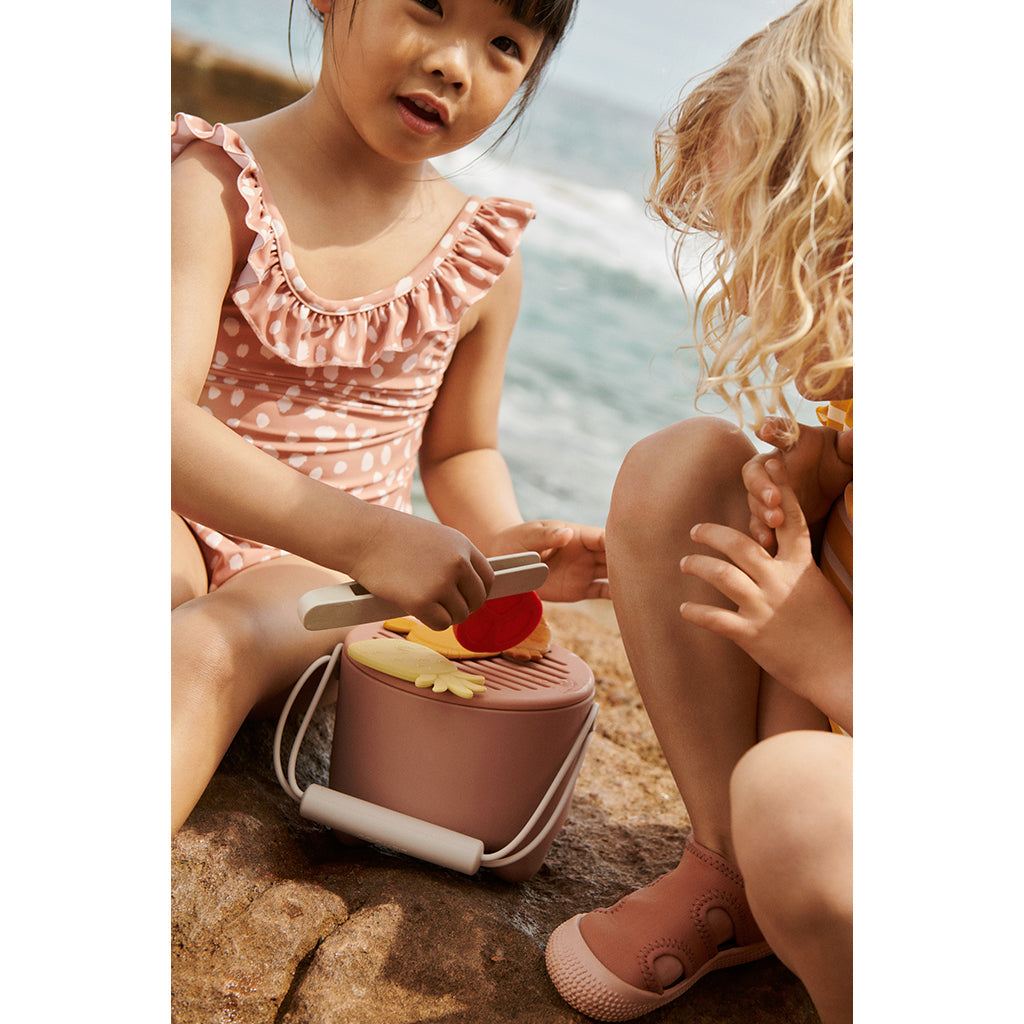 Liewood Wesley BBQ, lekemat i silikone - Blue multi mix