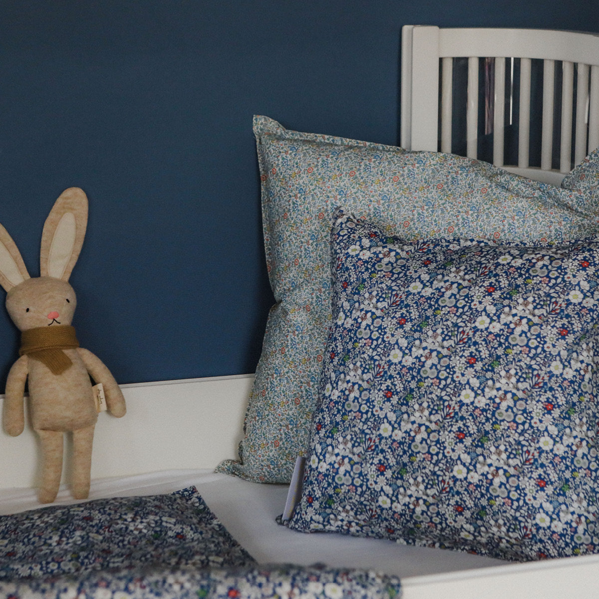 Lirum Larum Leg Mini, Liberty pute, 50 x 50 cm - Alexander