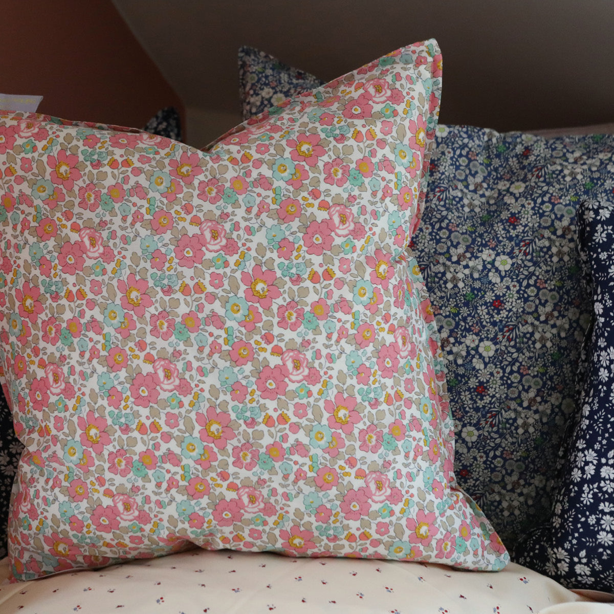 Lirum Larum Leg Mini, Liberty pute, 50 x 50 cm - Ofelia