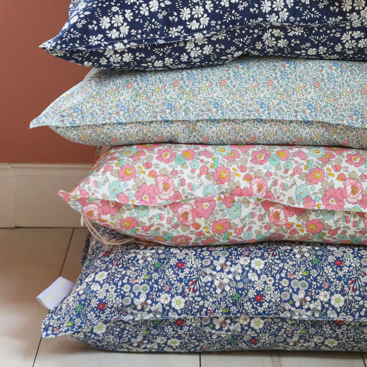 Lirum Larum Leg Mini, Liberty pute, 50 x 50 cm - Ofelia