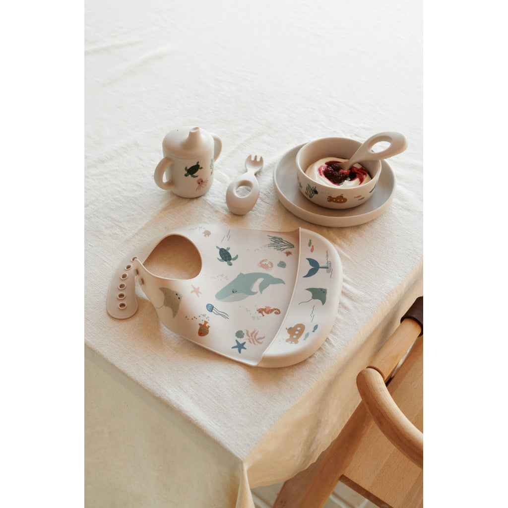 Liewood Ryle printet silikon babyservise, 5 deler - Sea creature/Sandy