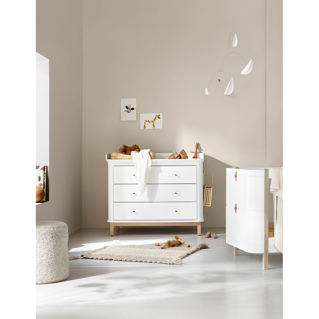 Oliver Furniture Wood stellekommode, med 3 skuffer og stor plate - Hvit/eik