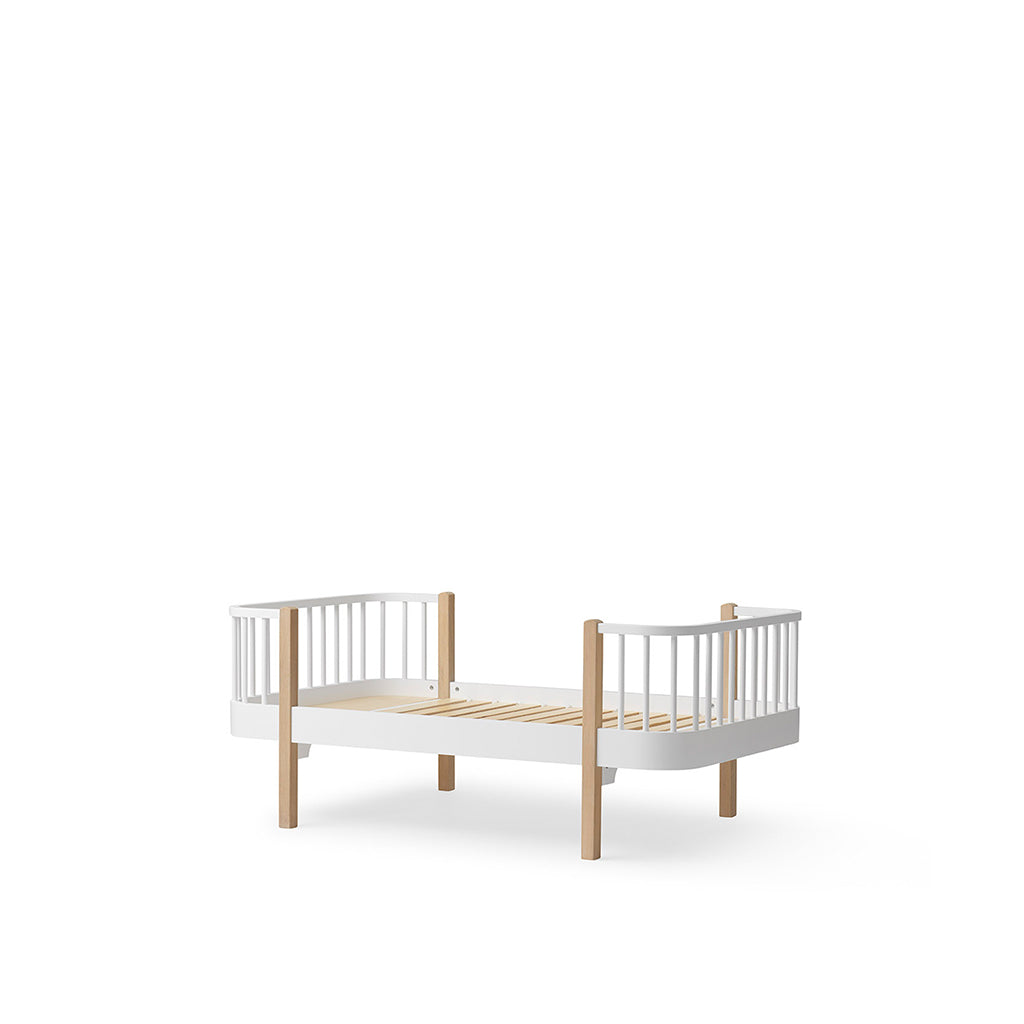 Oliver Furniture, Wood Original, juniorseng – hvit/eik