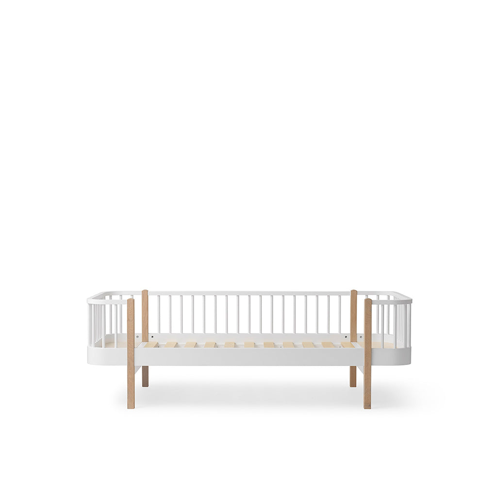 Oliver Furniture Wood Original sofaseng i hvid og eg