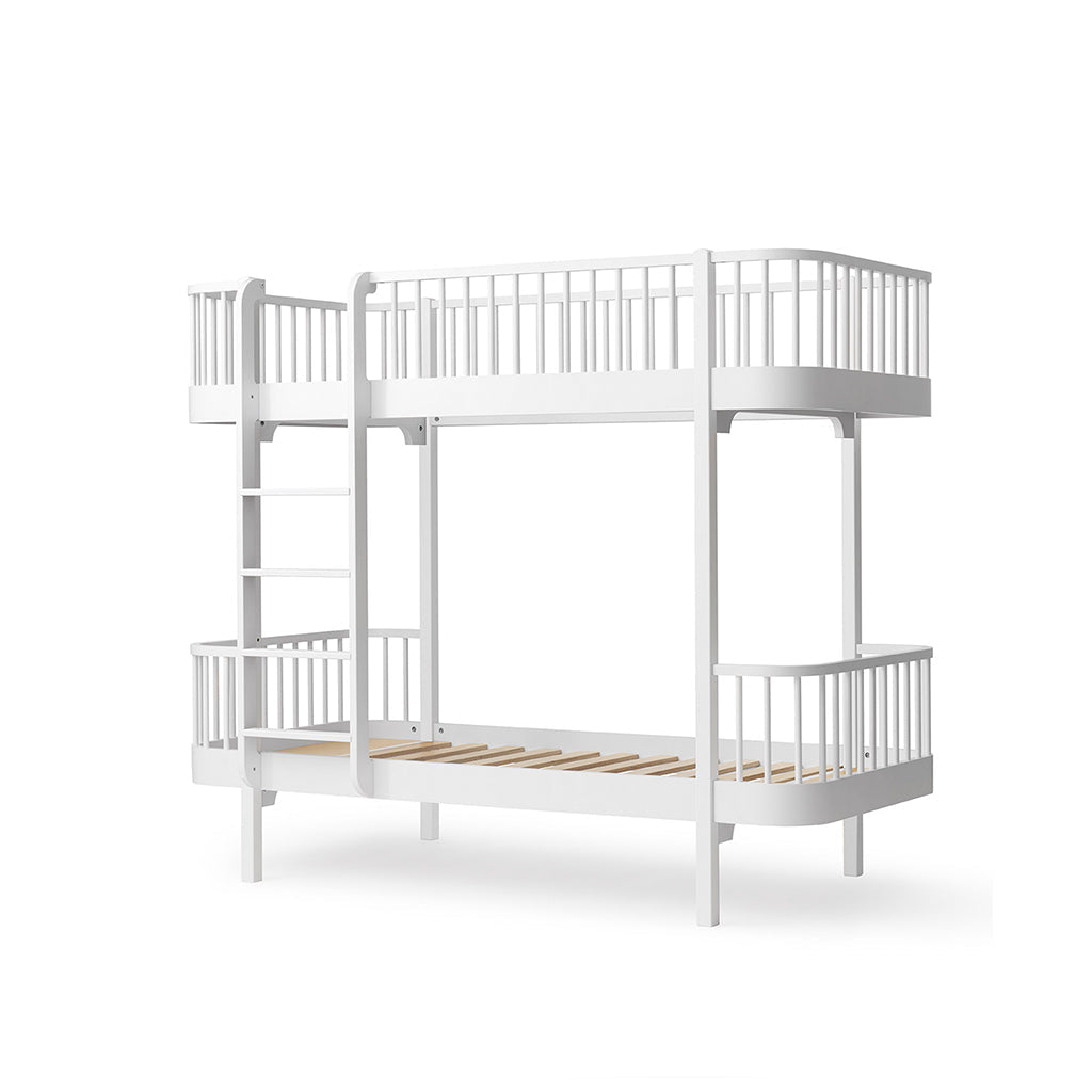 Oliver Furniture, Wood Original køyeseng - Hvit med stige i front