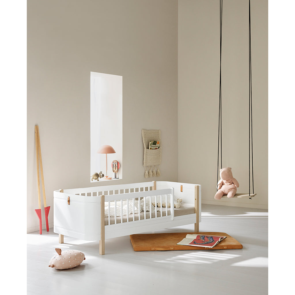 Oliver Furniture, Wood Mini+ juniorseng - hvit/eg