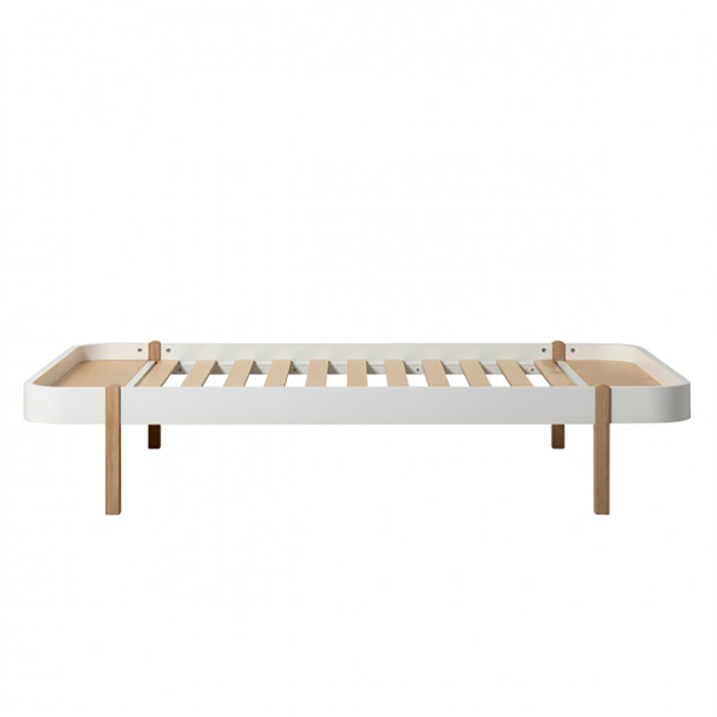 Oliver Furniture Wood Lounger seng, 120 x 200 cm, hvid/eg, forfra